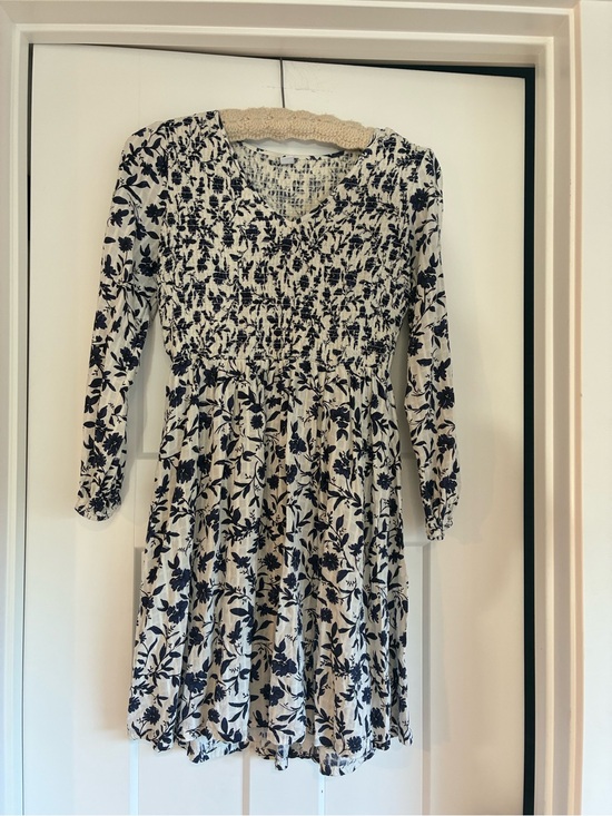 Old Navy Dresses & Skirts - Old Navy Smocked V-Neck Long Sleeve Floral Dress Mini white w navy Small cottage
